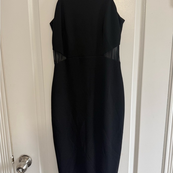 Chic Black Midi Dress - Picture 10 of 10